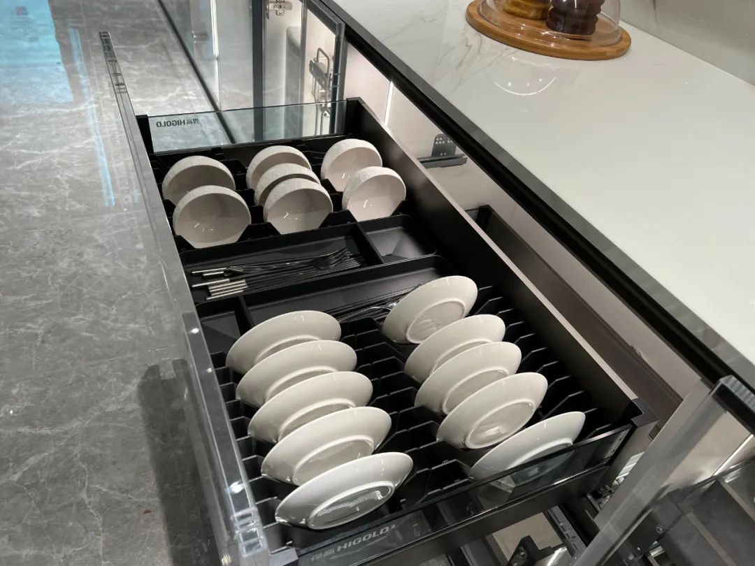 一體化抽屜拉籃，適合碗筷餐具收納